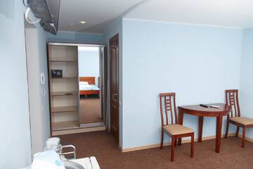 Улучшенный двухместный номер с 2 отдельными кроватями в Отеле Hotel Bakhmut